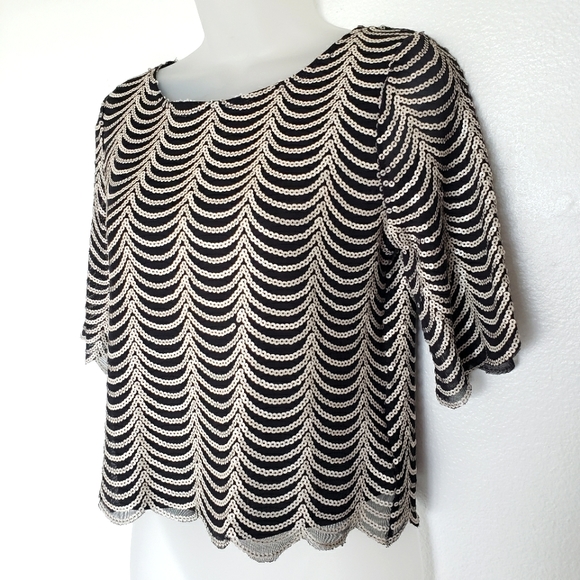 Emmelee Sequin Scalloped Hem Shirt Size XS Black Lightweight Ivory Accent - Picture 6 of 9
